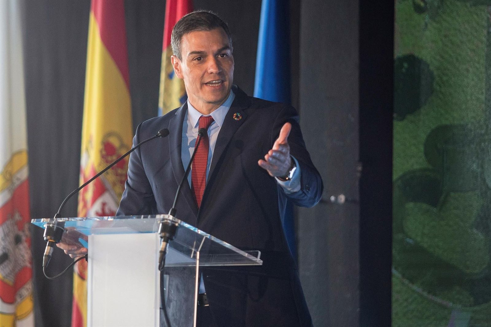 Sánchez defiende en público los indultos