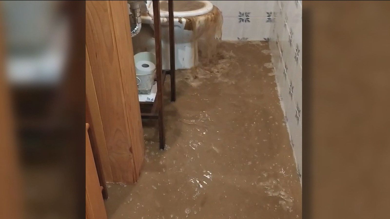 Agua a borbotones en una vivienda de Los Santos de la Humosa