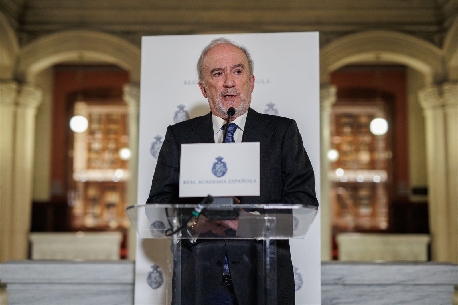 La RAE mantiene su "modificación" en la tilde de 'solo'