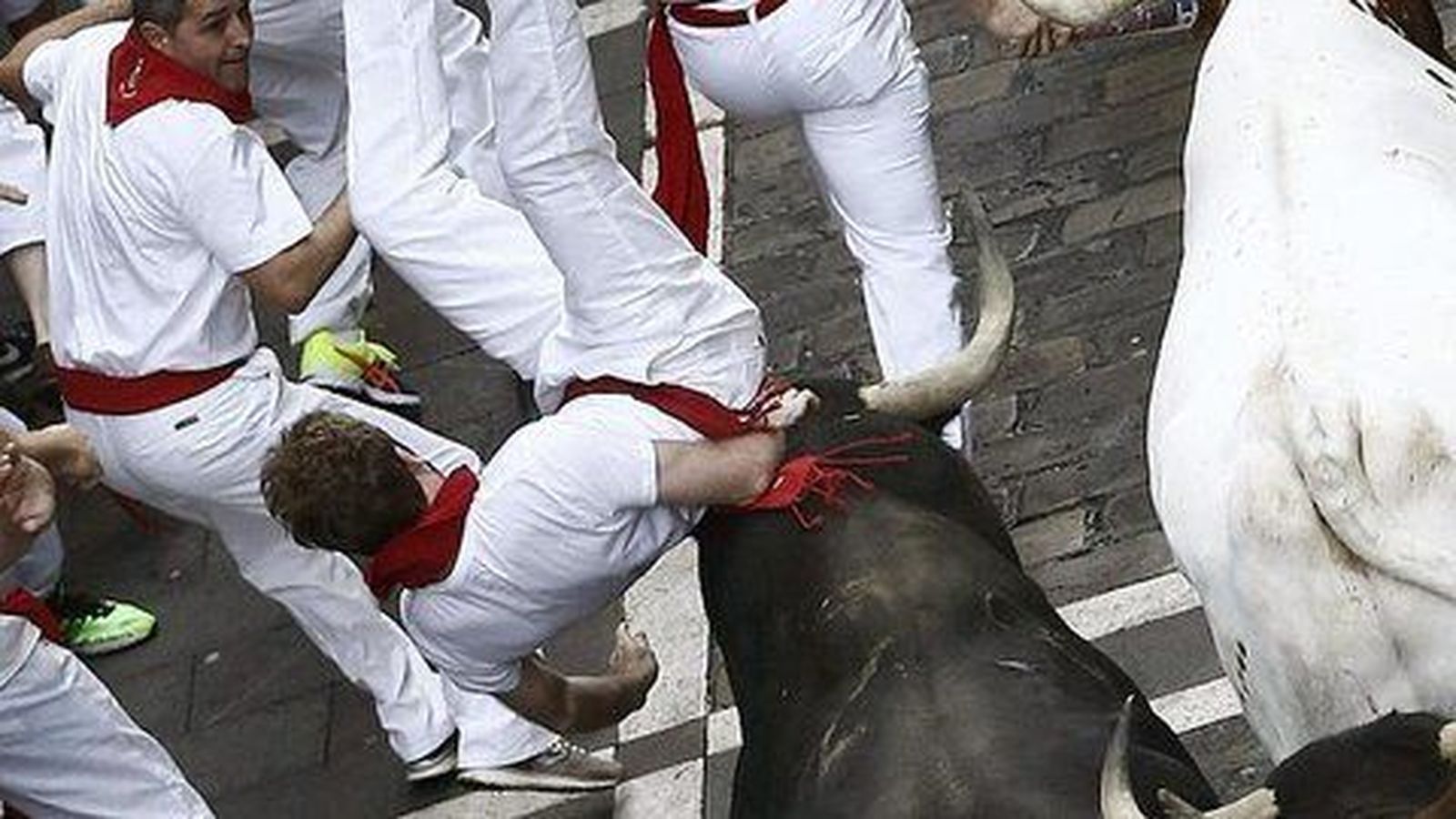 Sanfermines: Un corneado con doble puntazo en el segundo encierro