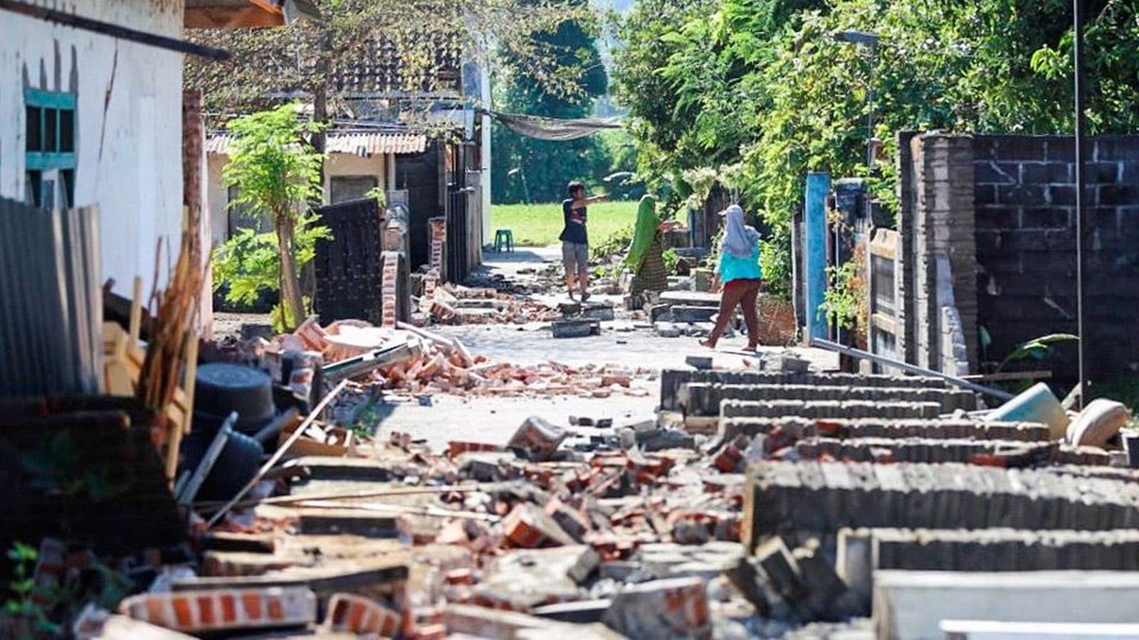 91 muertos y más de 200 los heridos por el terremoto en Indonesia