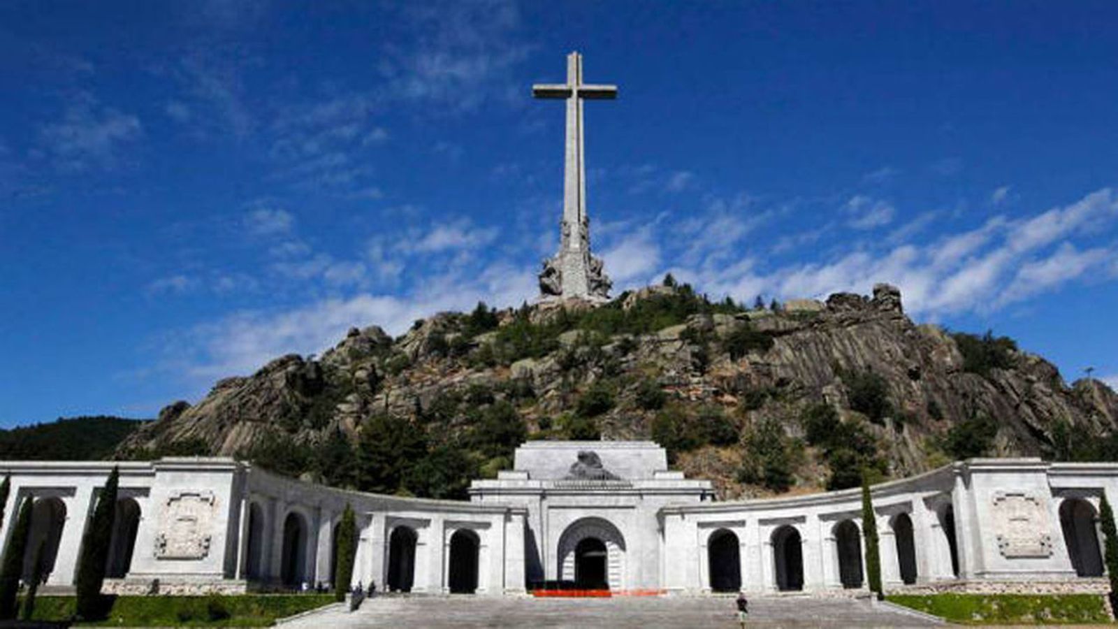 Posturas irreconciliables han sembrado el camino de escollos para la exhumación de Franco