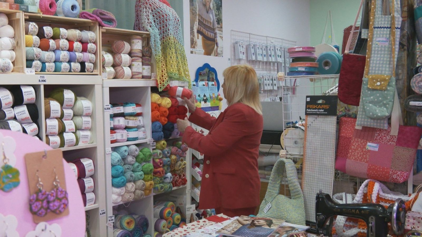 Faldas de chulapa hechas por ti: el taller y tienda que arrasa en el Mercado de San Isidro