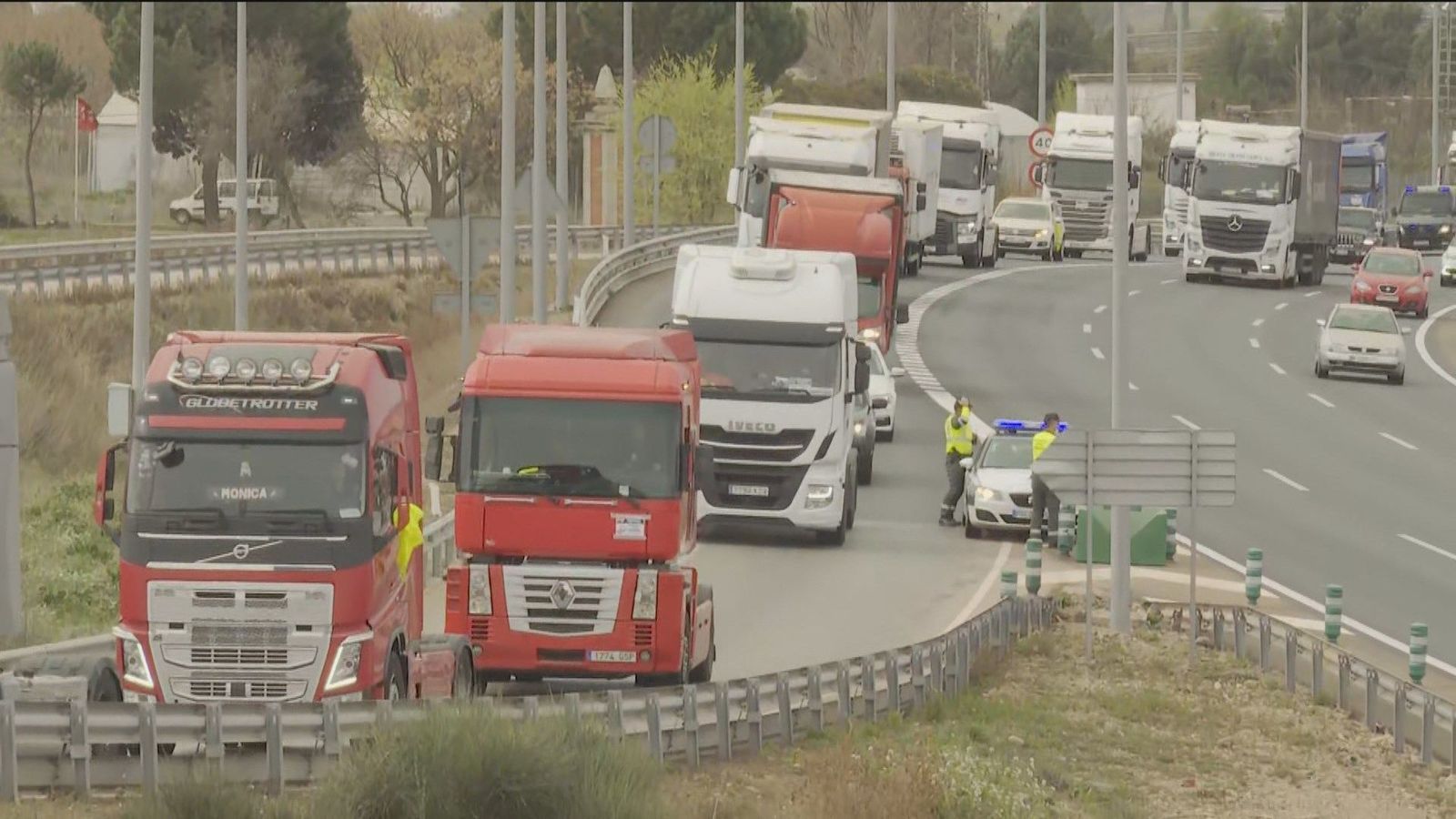 Se recrudece la huelga de los transportistas en el quinto día de protestas