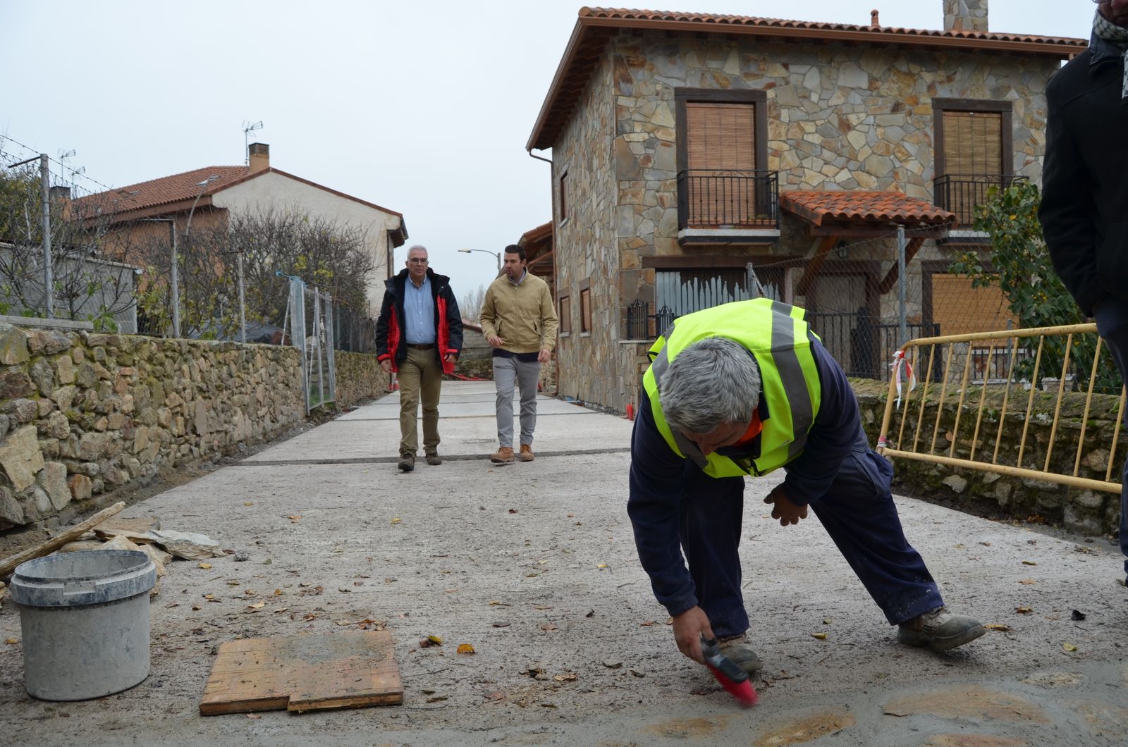 Visita del consejero Carlos Izquierdo a la localidad serrana de Gascones