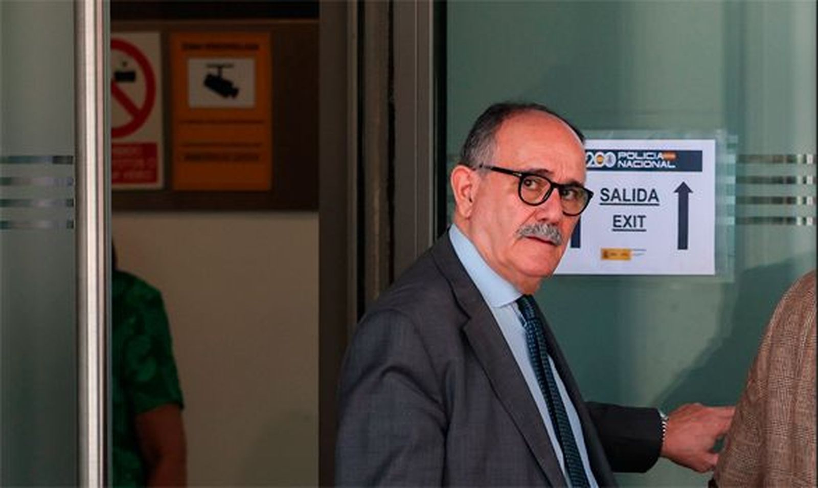 El exabogado de Ábalos asegura que Leire Díez le ofreció pagar la defensa del exministro a través de una empresa