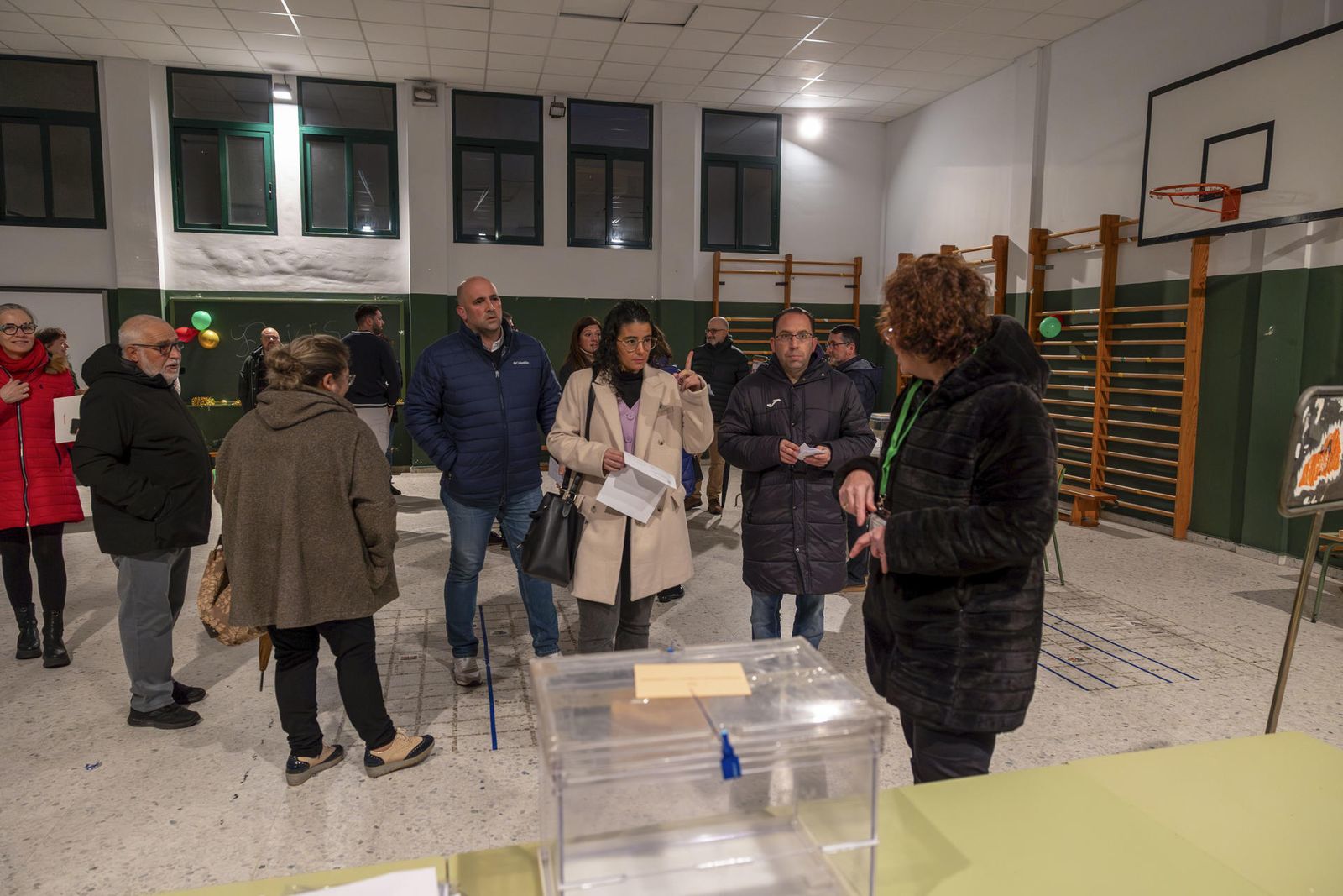 Abren los colegios electorales en Extremadura