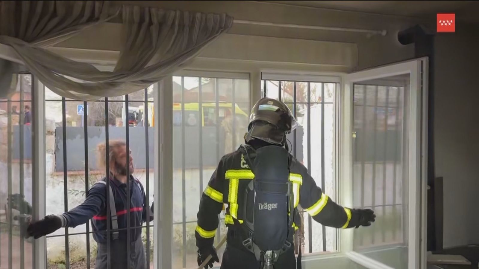 Un matrimonio, intoxicado leve por inhalación  de humo tras incendiarse su vivienda en Colmenar Viejo