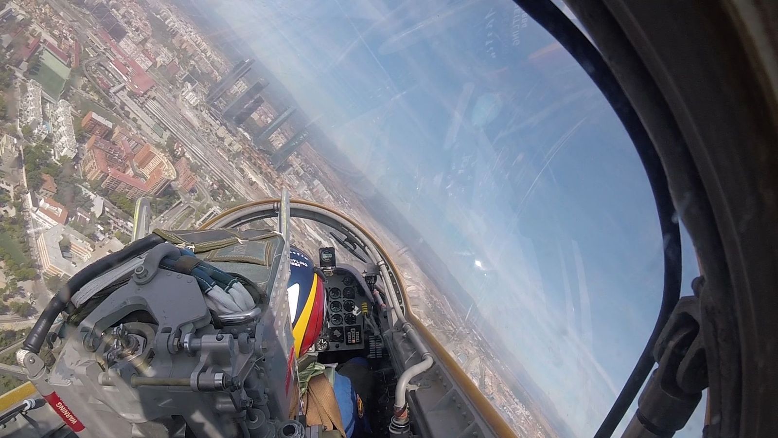 Espectacular Madrid... vista desde un avión militar de la Patrulla Águila