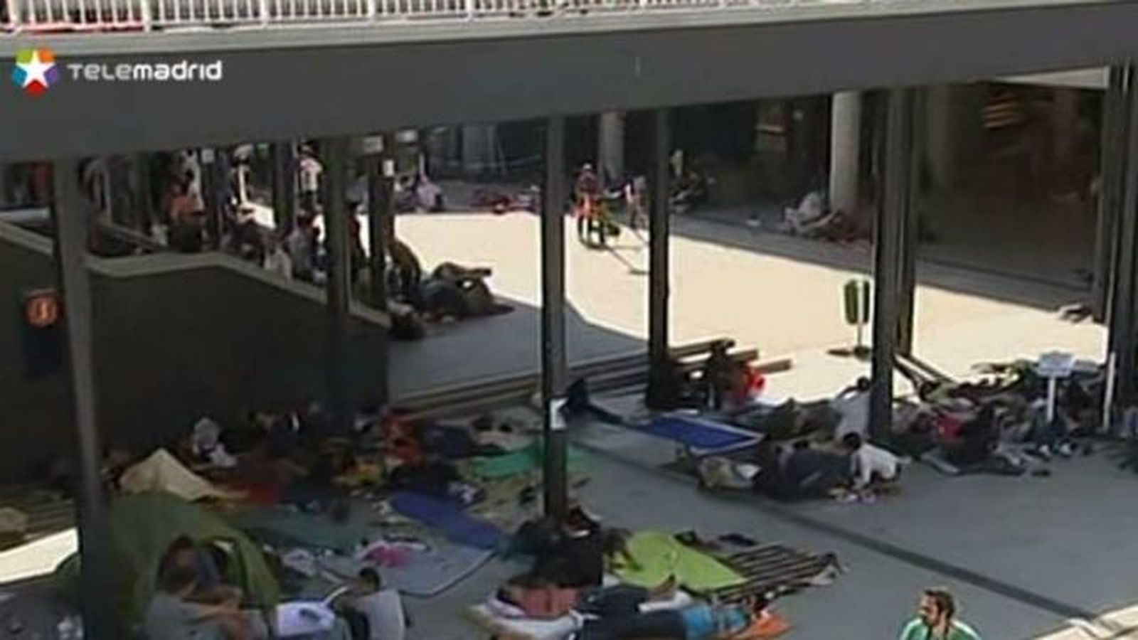 Reabren la estación de tren de Budapest sin permitir entrar a los refugiados