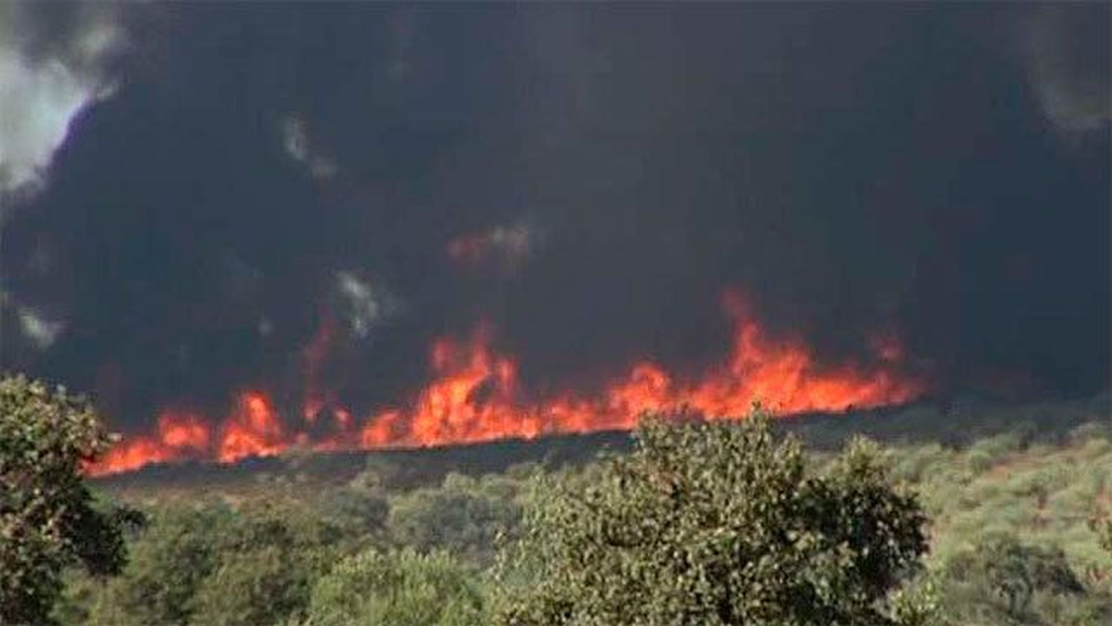 El incendio del Castillo de las Guardas (Sevilla) es intencionado, según la Junta