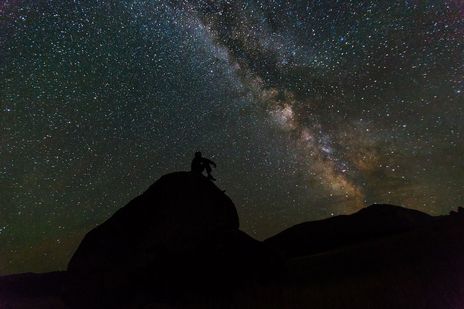 El alto del león es un lugar ideal para contemplar el cielo estrellado de Madrid. En plena sierra de Guadarrama, cuenta además con la ventaja de ofrecer rutas sencillas y con poco desnivel.