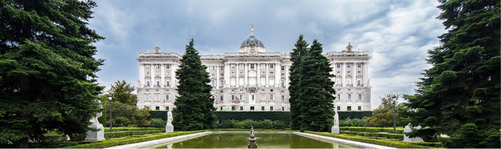 Patrimonio Nacional lanza ocho becas de posgrado para formarse en el Palacio Real