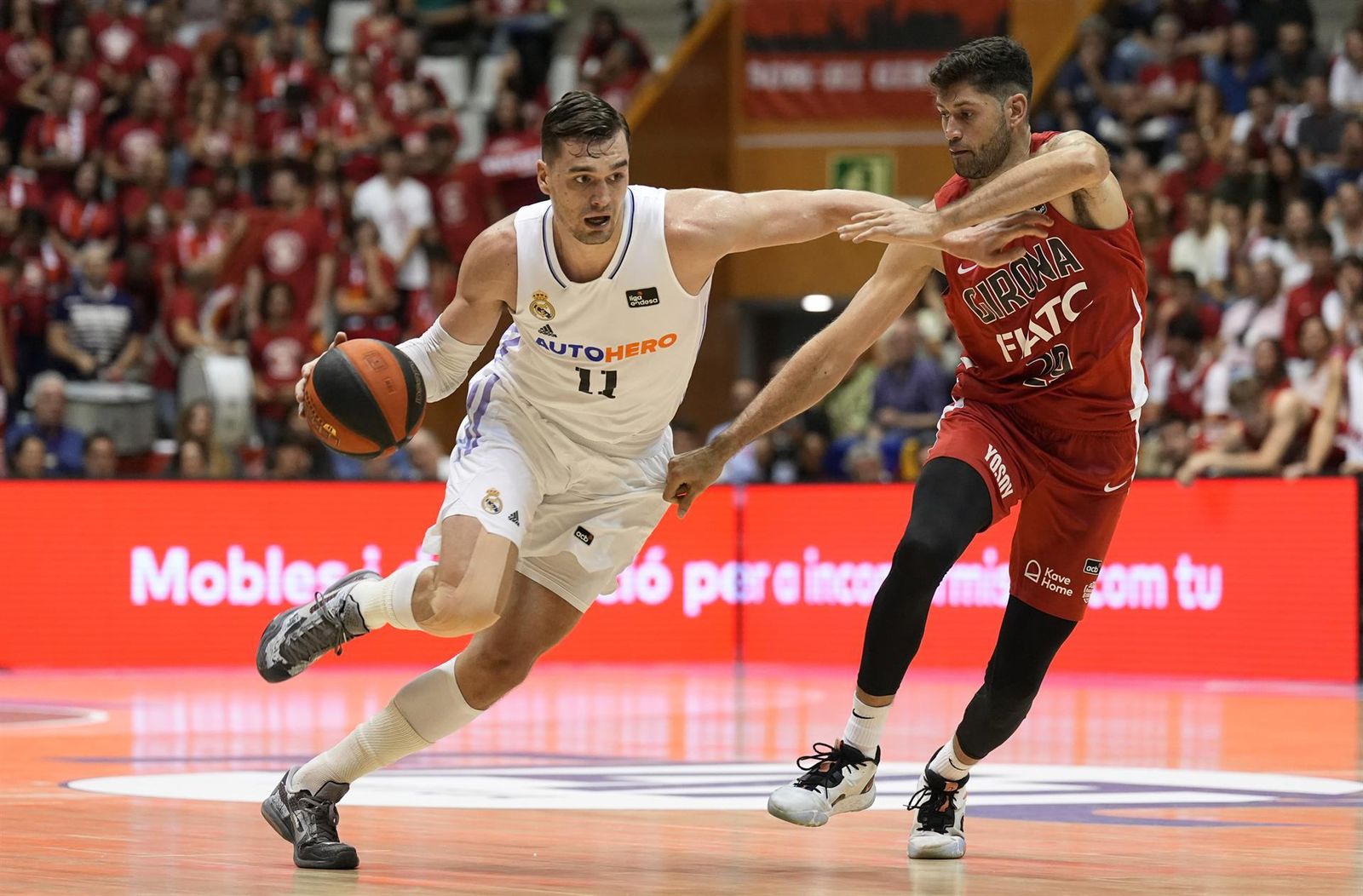 Hezonja ante el Girona