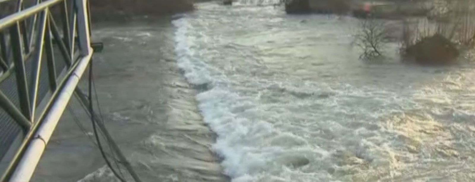 La crecida del río Jarama obliga a extremar la precaución