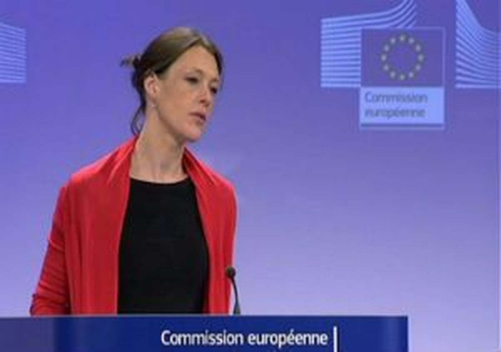 Bruselas contradice al Gobierno y niega haber autorizado el céntimo sanitario