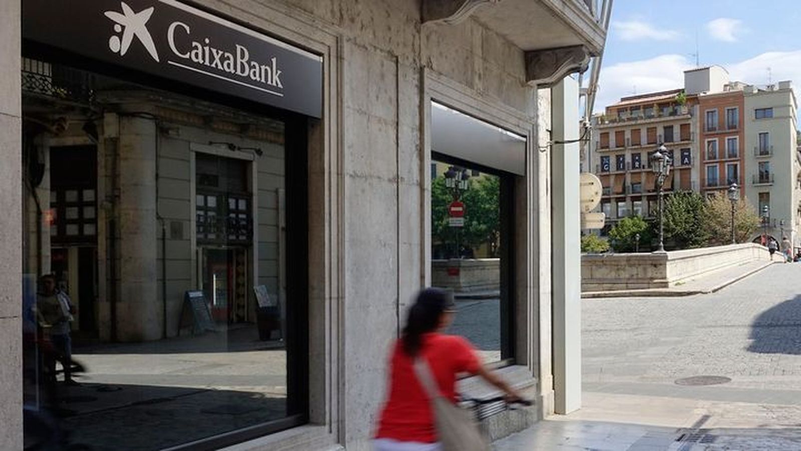 CaixaBank materializa la salida de otros 540 empleados por el ERE