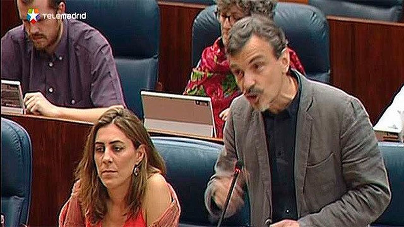 Cifuentes defiende modelo de contratación en Madrid ante las críticas de Podemos