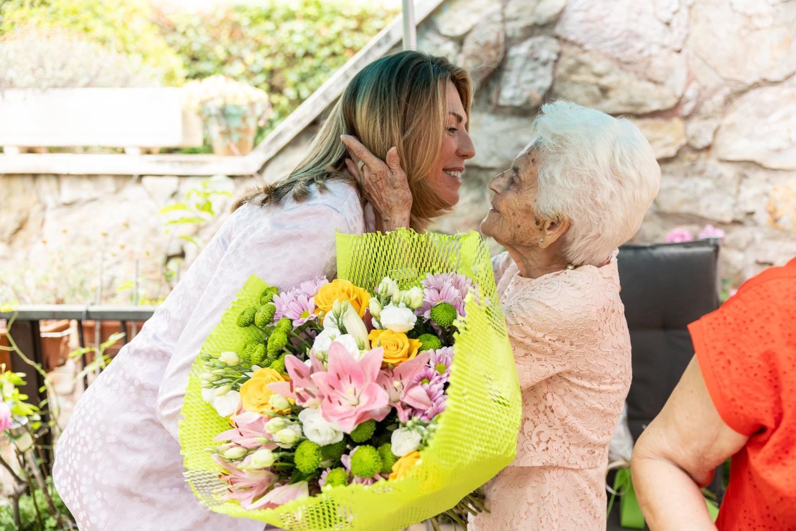 Paloma Tejero junto a María Petra Cano