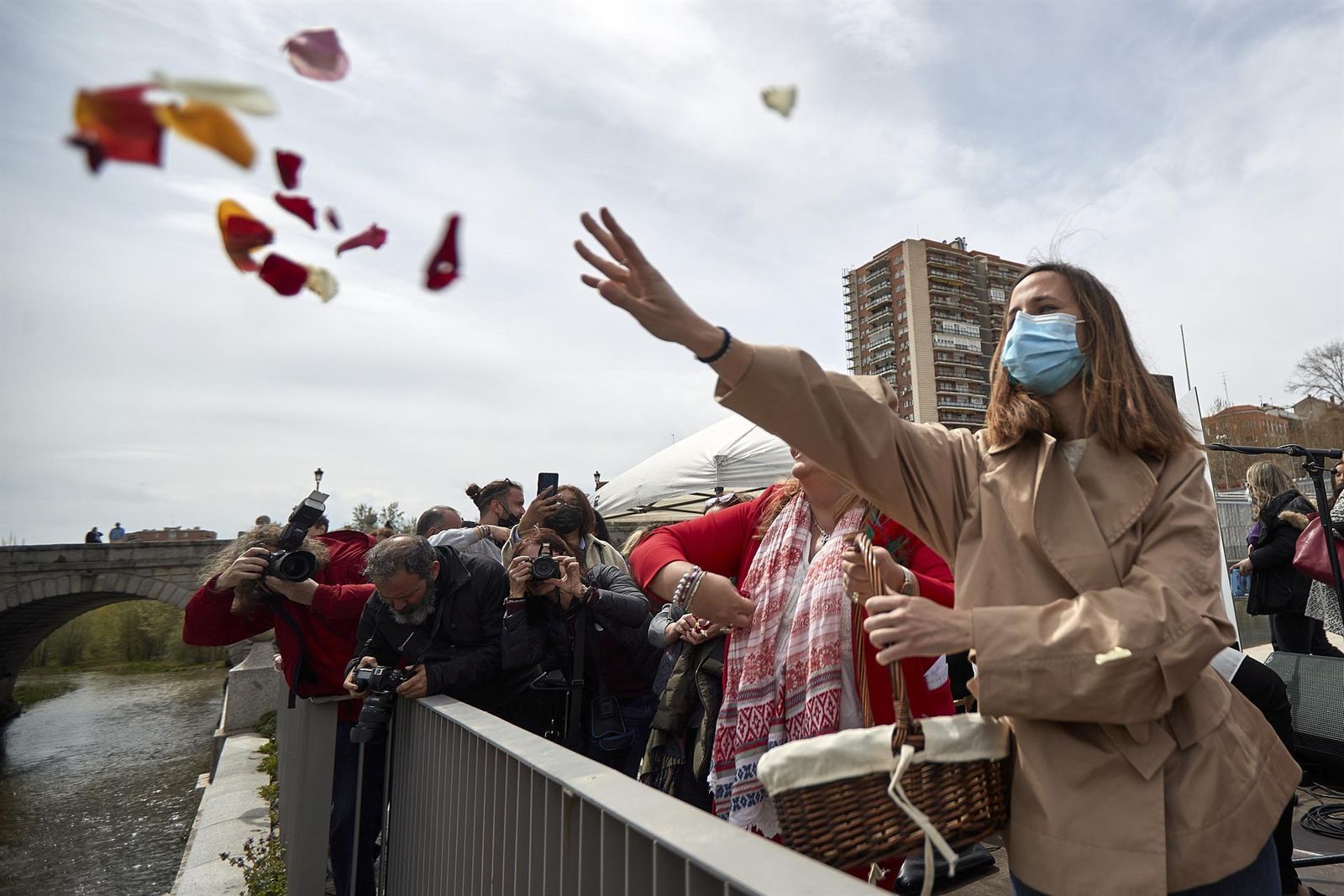 El pueblo gitano celebra la Ceremonia del Río en Madrid