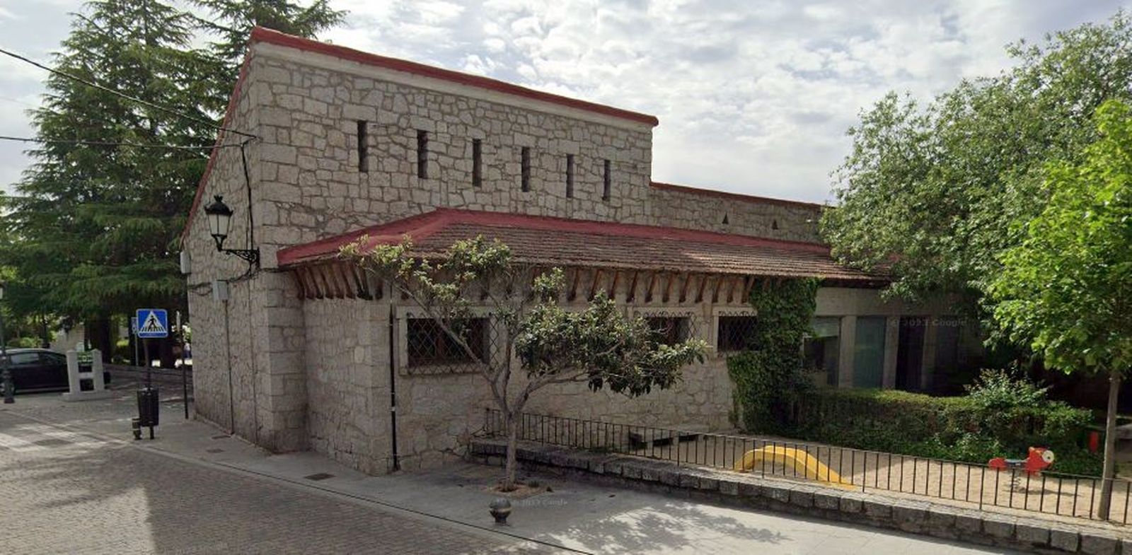 Edificio del centro de salud de Hoyo de Manzanares