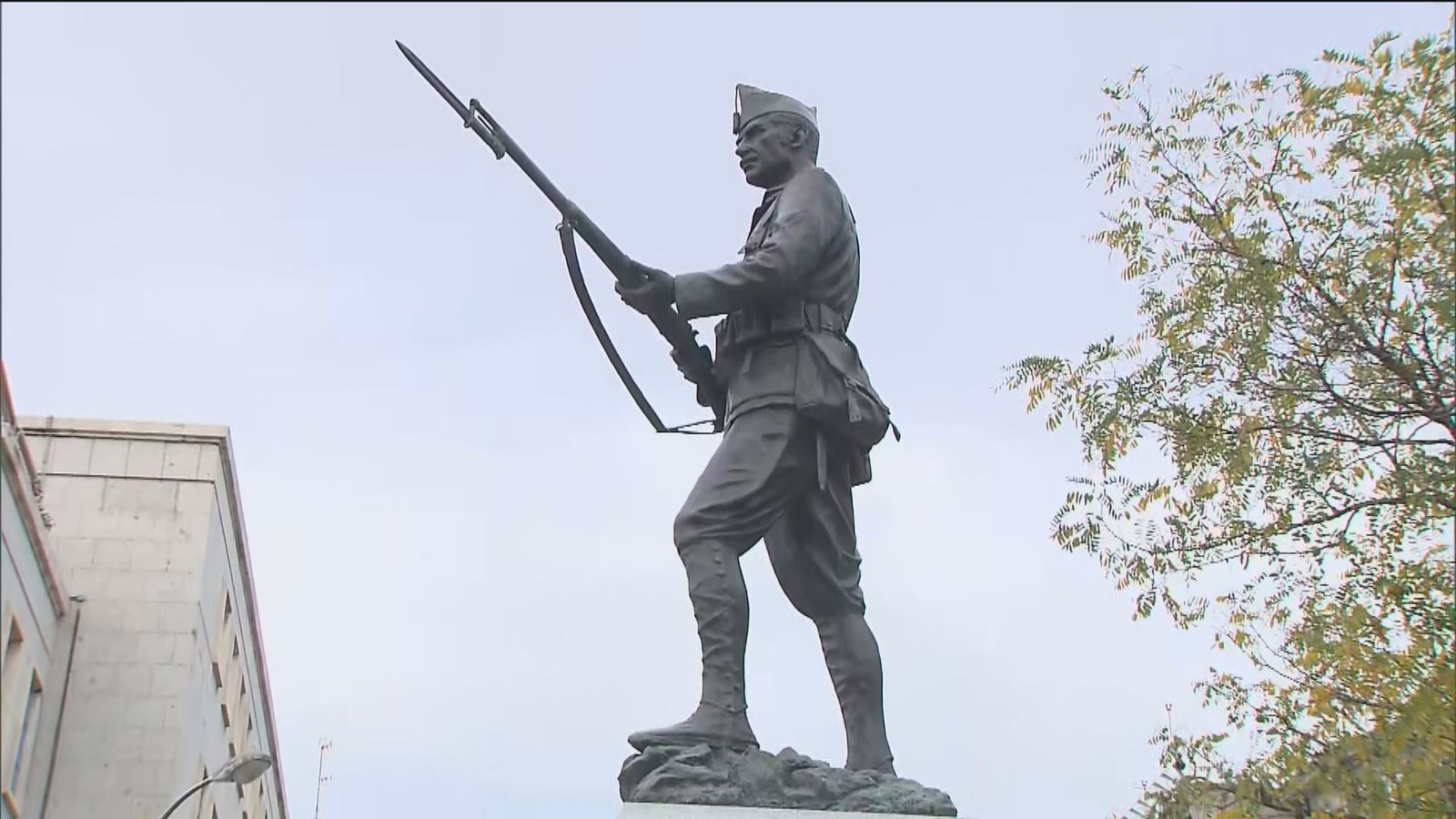 Madrid conmemora el centenario de la fundación de la Legión con un monumento en su honor