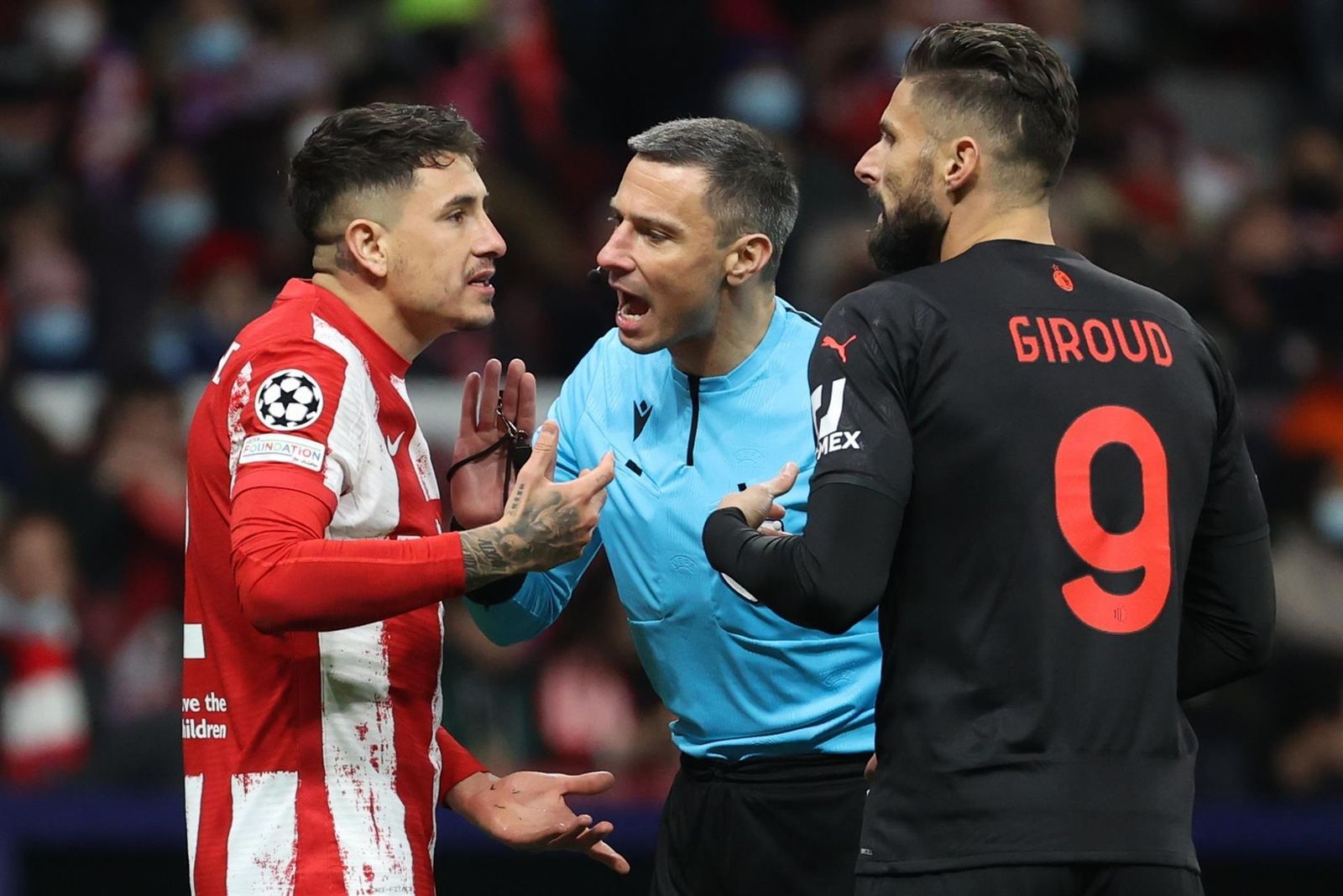 José María Giménez ante el Milan