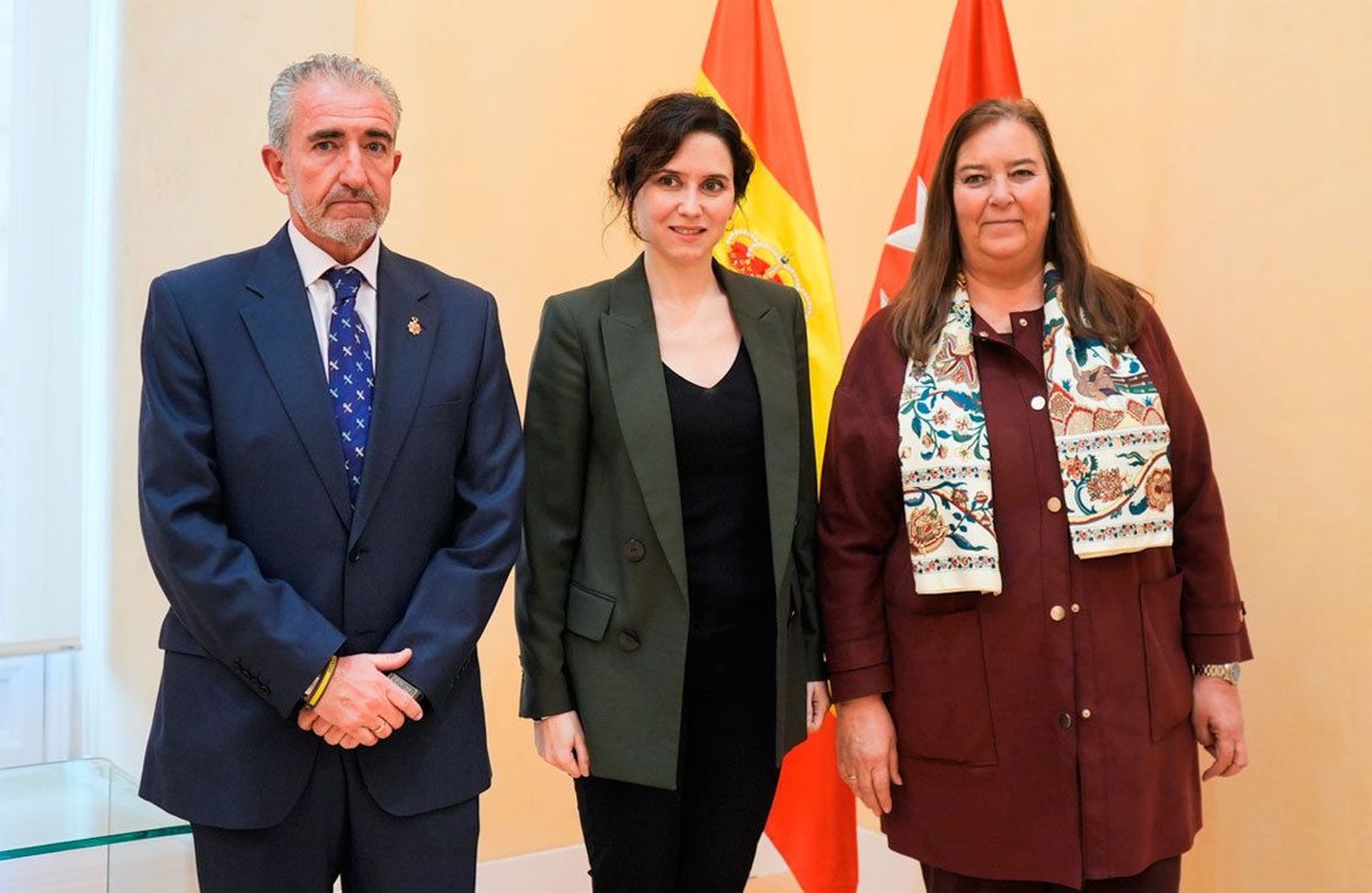Ayuso recibe en Sol a la Asociación de Víctimas del Terrorismo