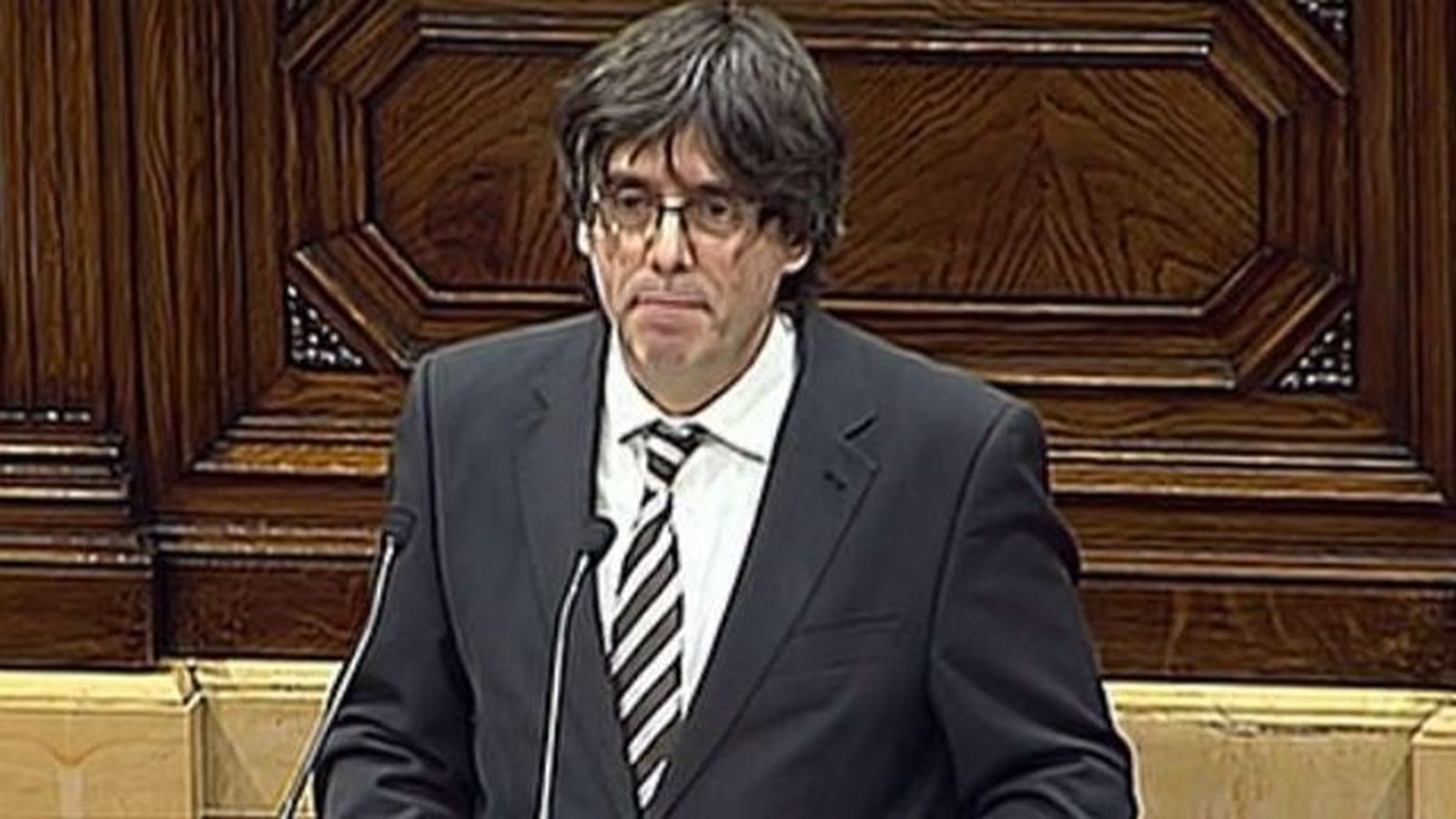Puigdemont promete "dejarse la piel" por la independencia sin "cobardías"