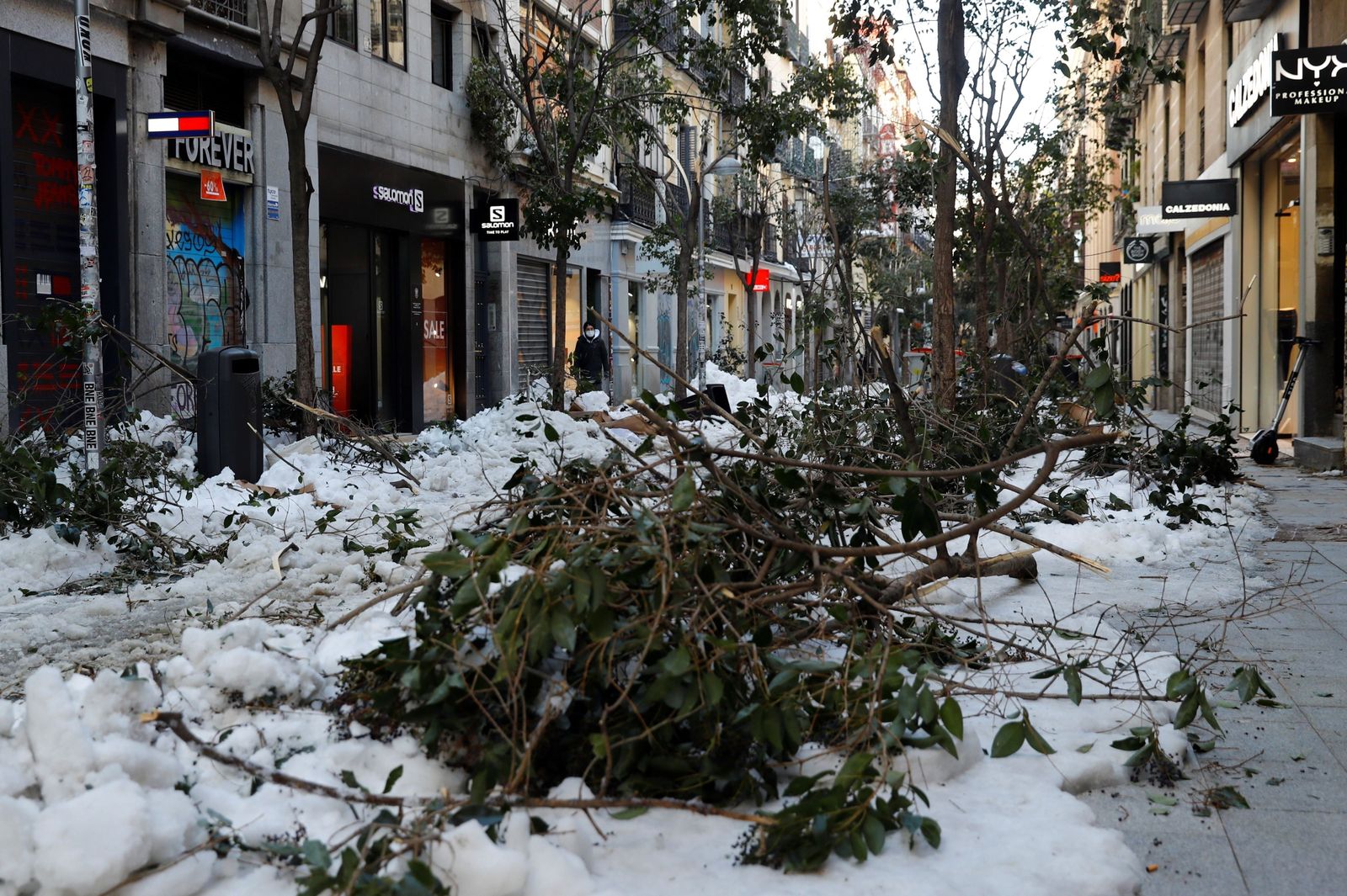Madrid estudia aprobar un plan de rescate ciudadano "sin precedentes" dotado con 1.000 millones de euros