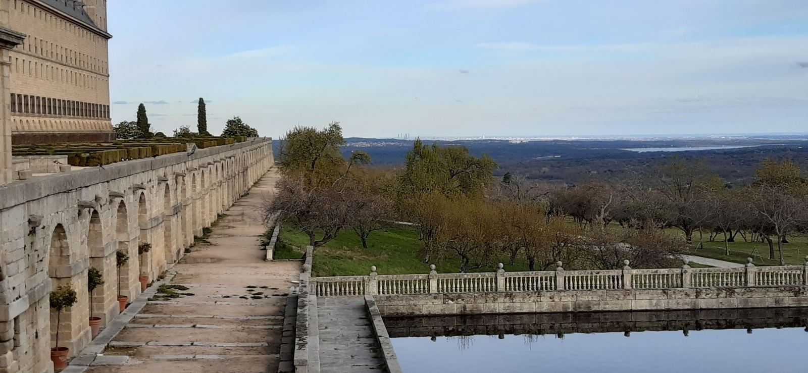 Nubes altas desde el Monasterio de San Lorenzo de El Escorial