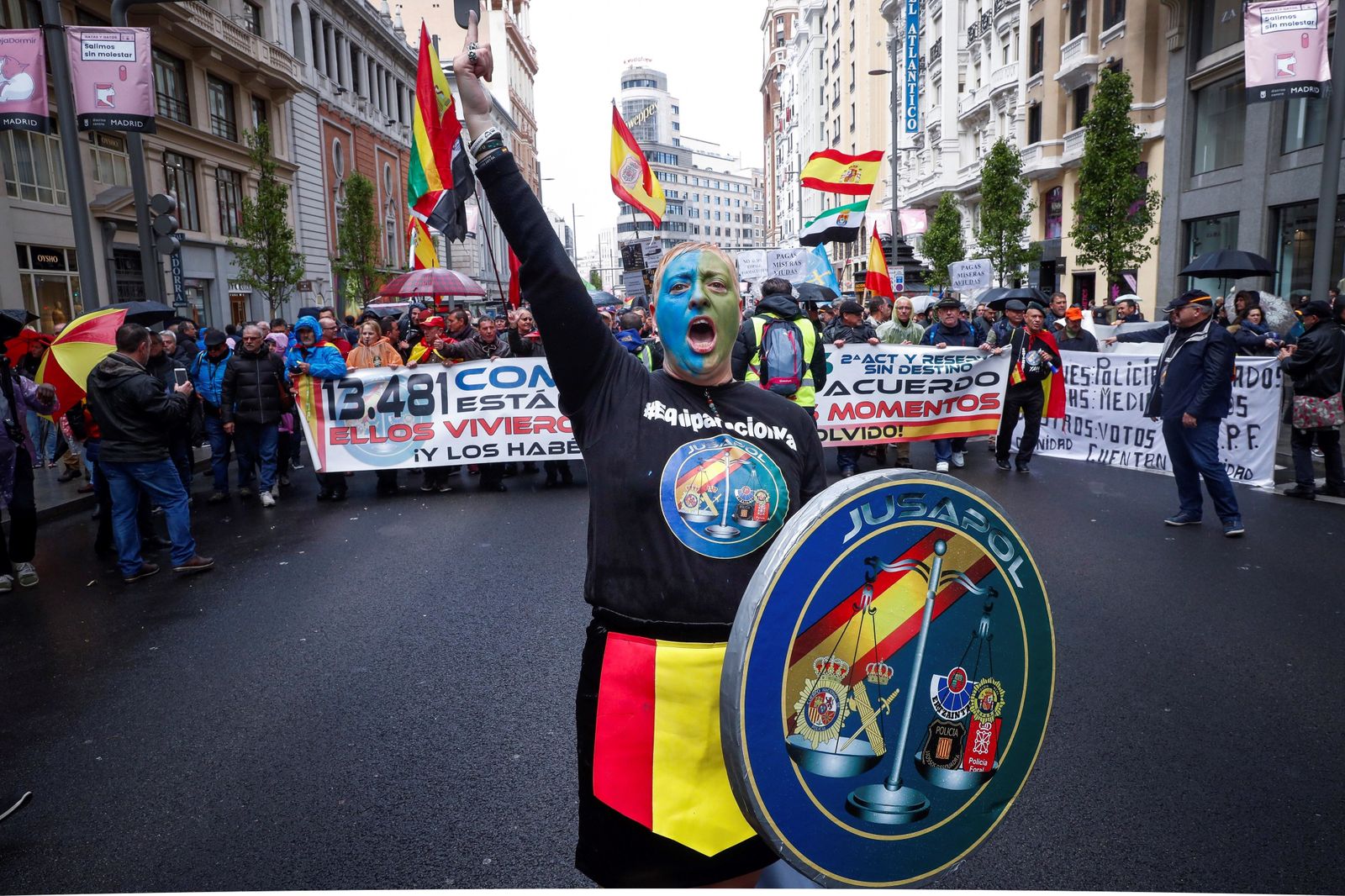 Policías y guardias civiles se manifiestan en Madrid por equiparación "real