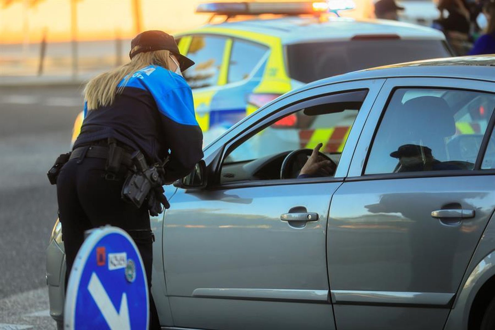 Control policial para vigilar que se cumplan las restricciones en Madrid