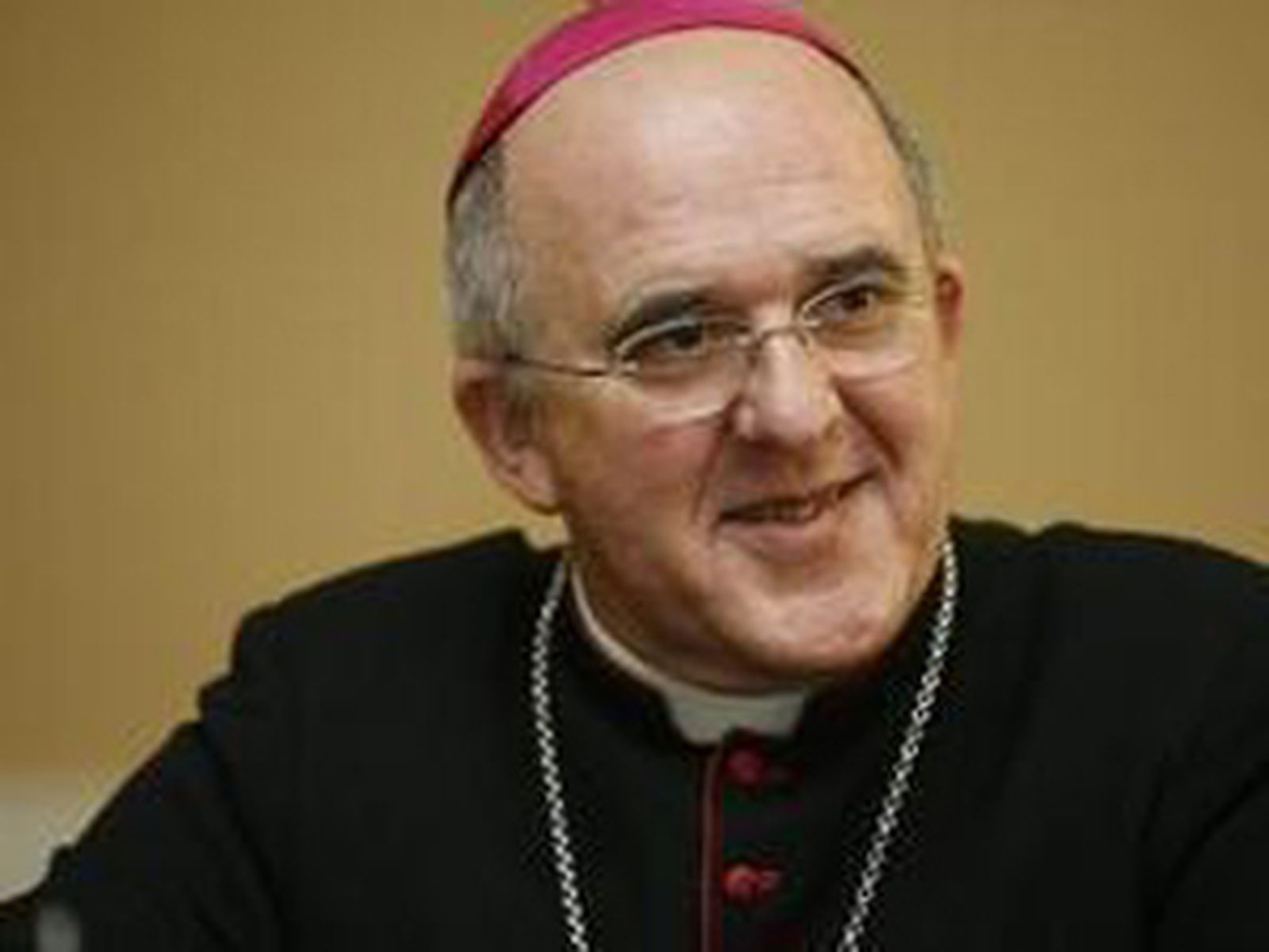 La ONCE presenta al cardenal Osoro la primera Biblia para personas ciegas