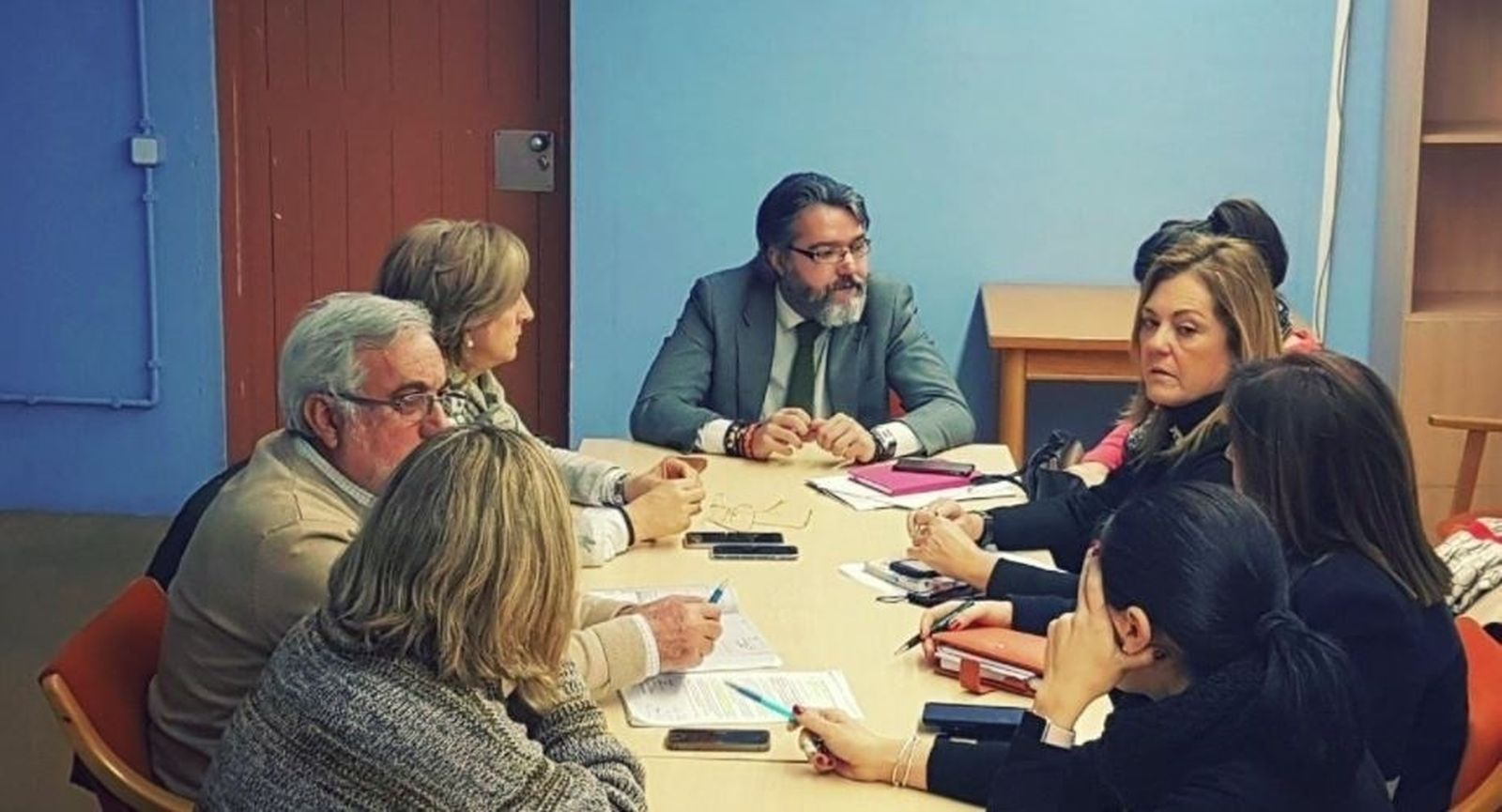El exalcalde de Brunete, Borja Gutiérrez, en el centro de la imagen