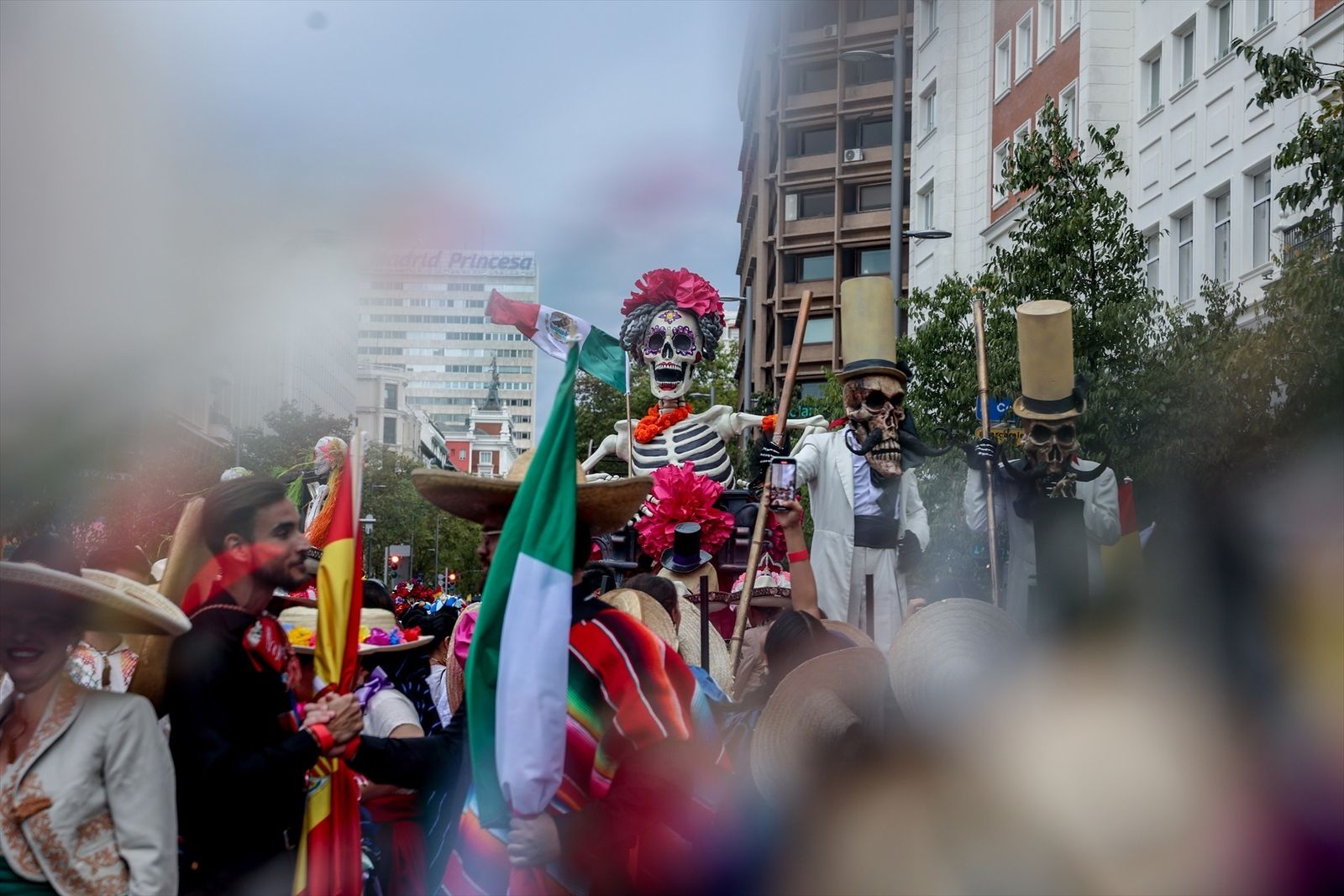 Fotogaleria: El desfile de la Hispanidad llena de color la Gran Vía