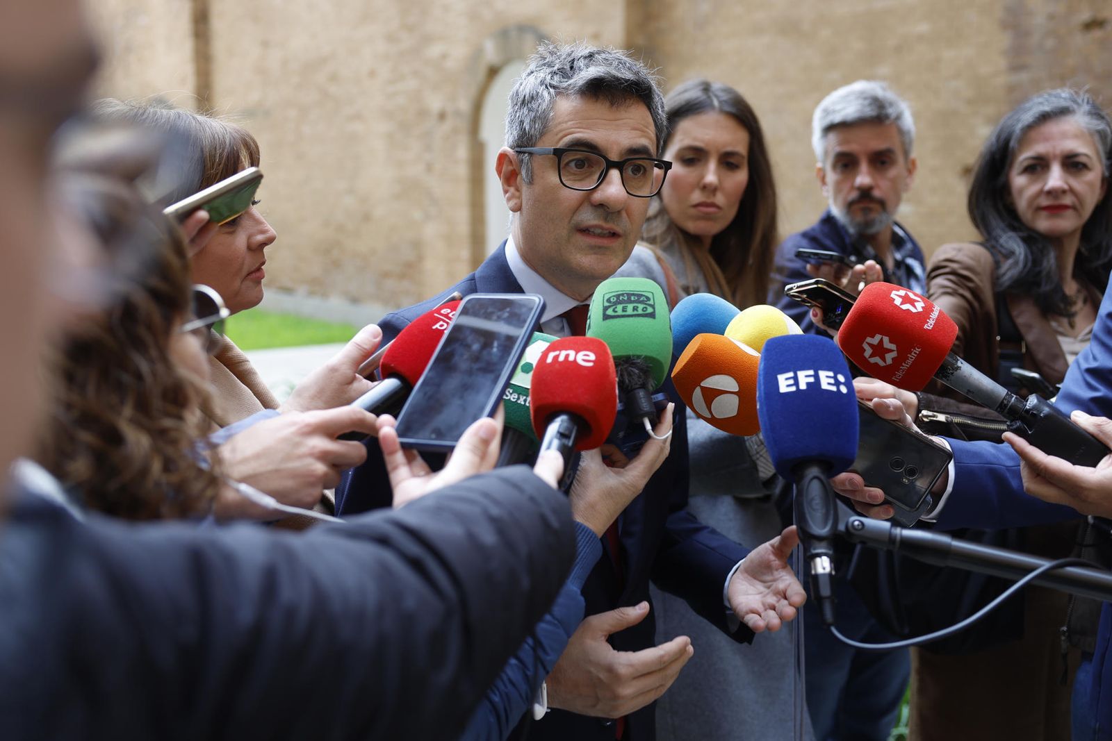 Bolaños y Puente hablan sobre la decisión de Pedro Sánchez