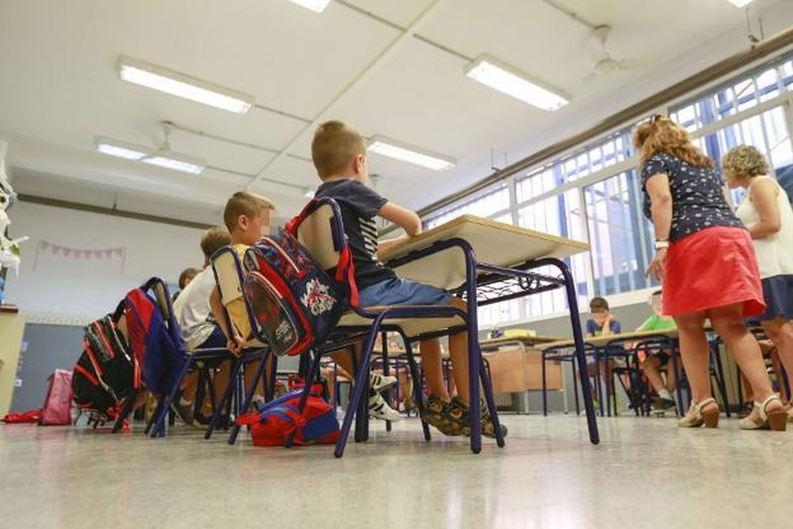 Imagen de una clase llena de niños