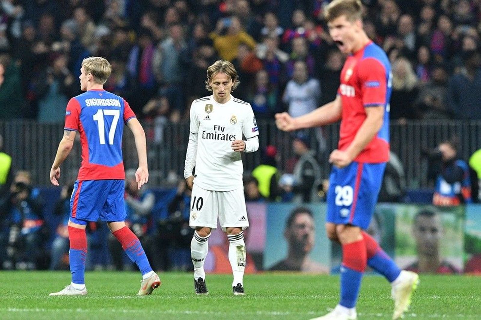 El Real Madrid alimenta sus dudas en Moscú