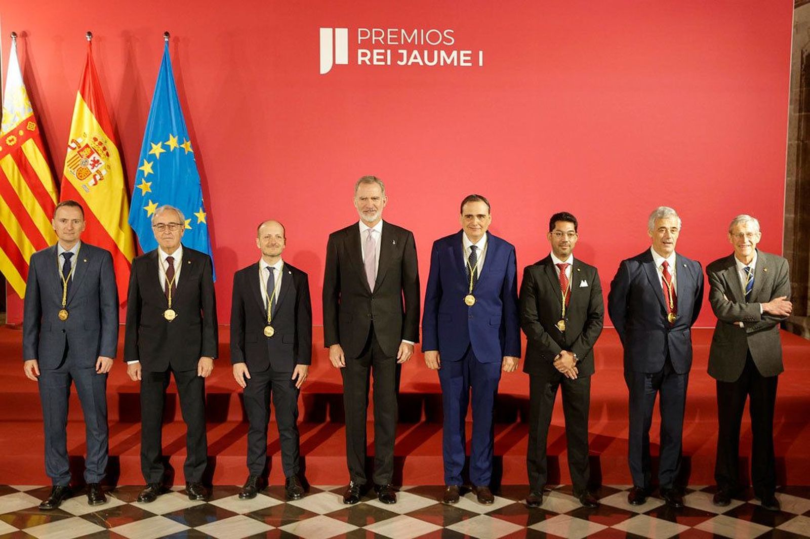 Felipe VI recuerda a las víctimas de la Dana en los Premios Jaume I