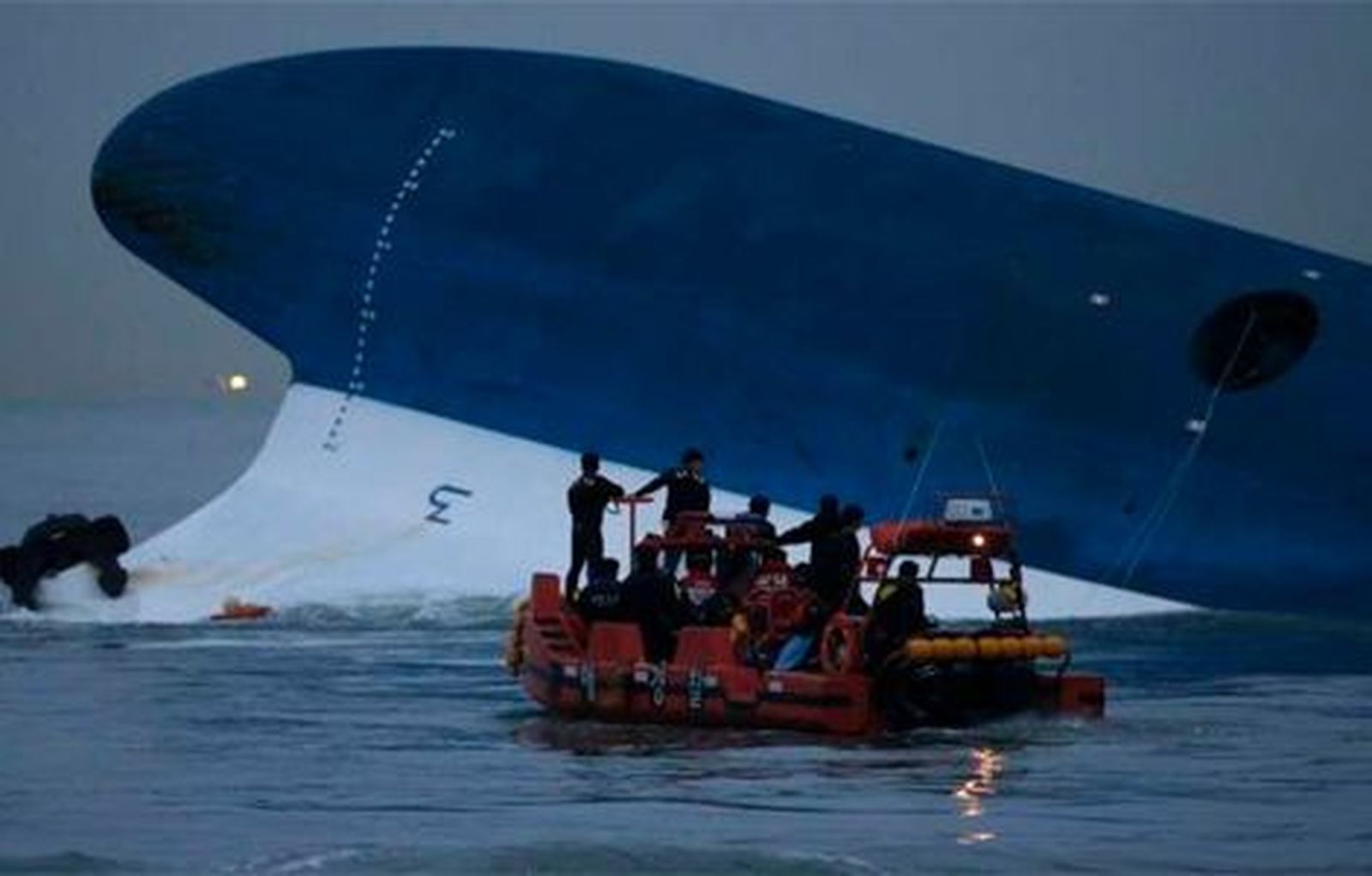 Aumenta a 64 el número de muertos en el hundimiento del 'Sewol'