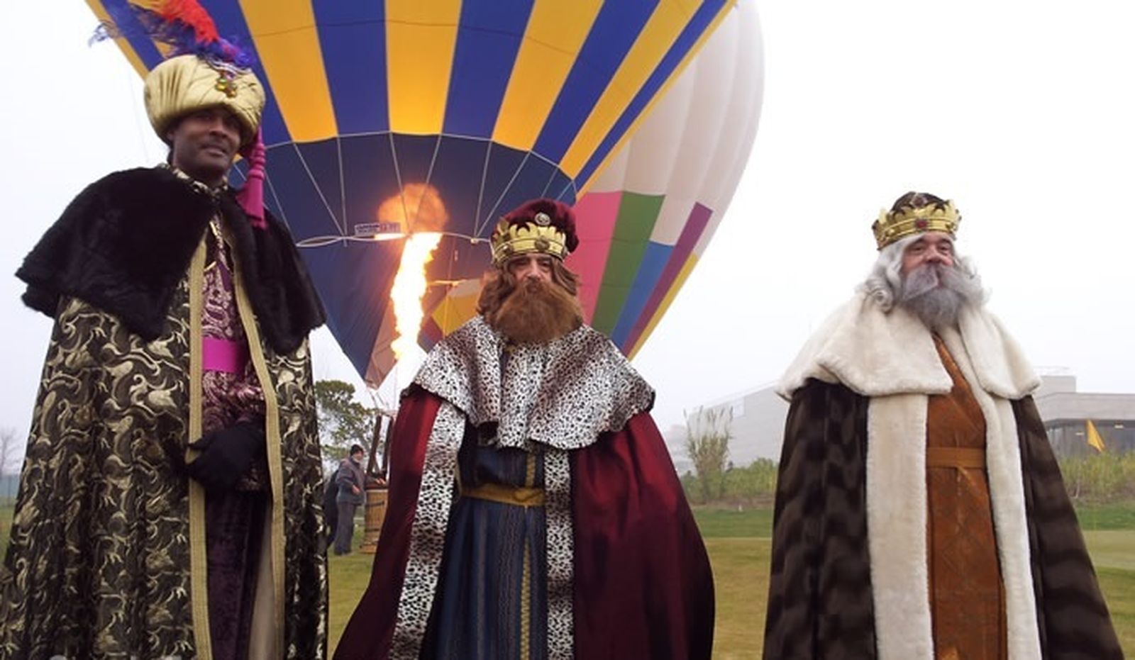 Los Reyes Magos no vienen este año a Las Rozas en camello ...sino en globo