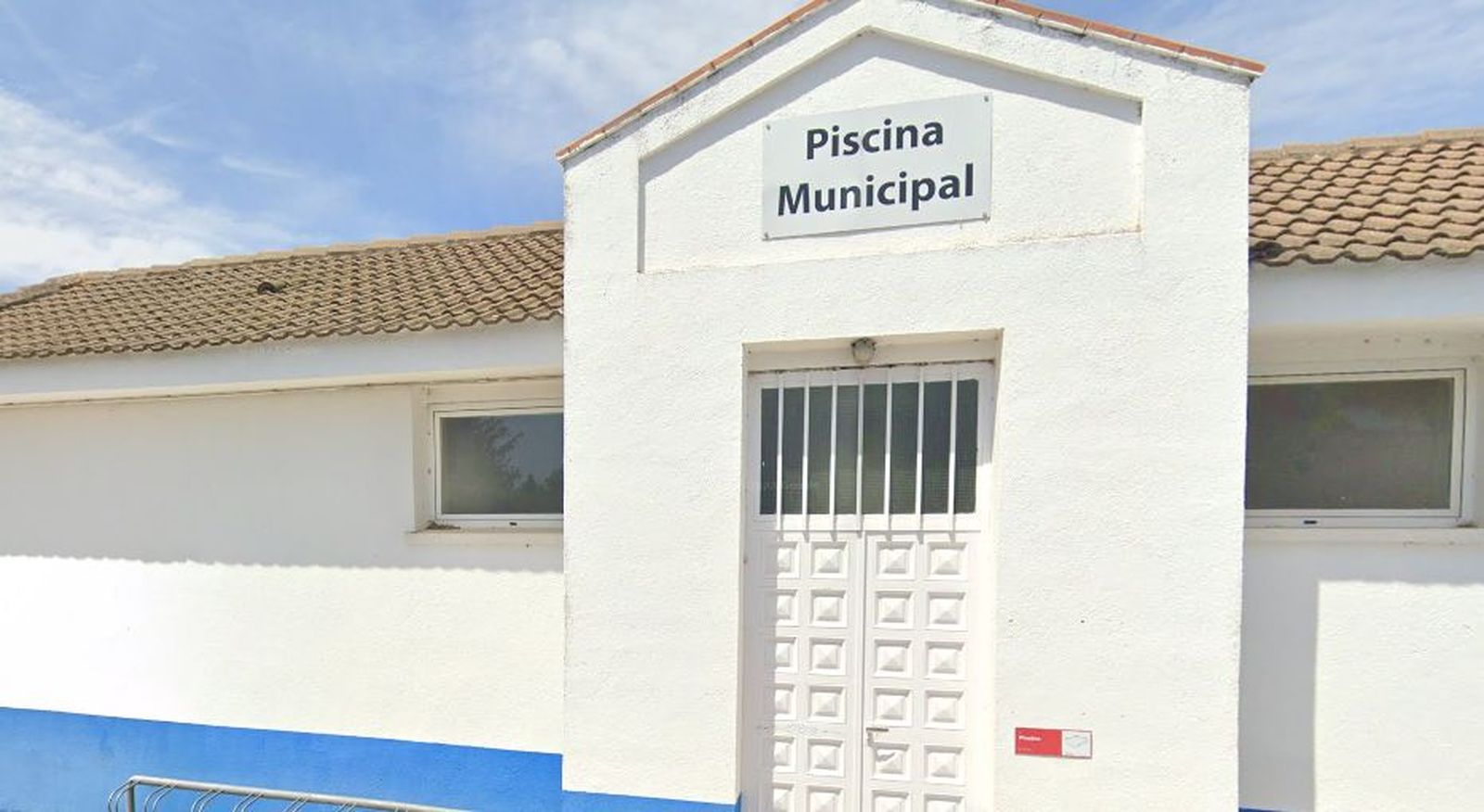 Acceso a la piscina municipal de Talamanca de Jarama