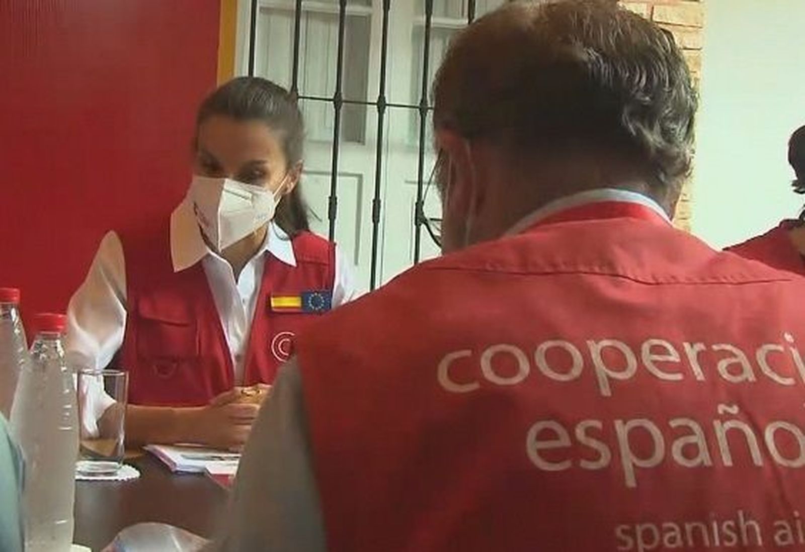 La reina elogia la labor y dedicación de cooperantes españoles en Paraguay