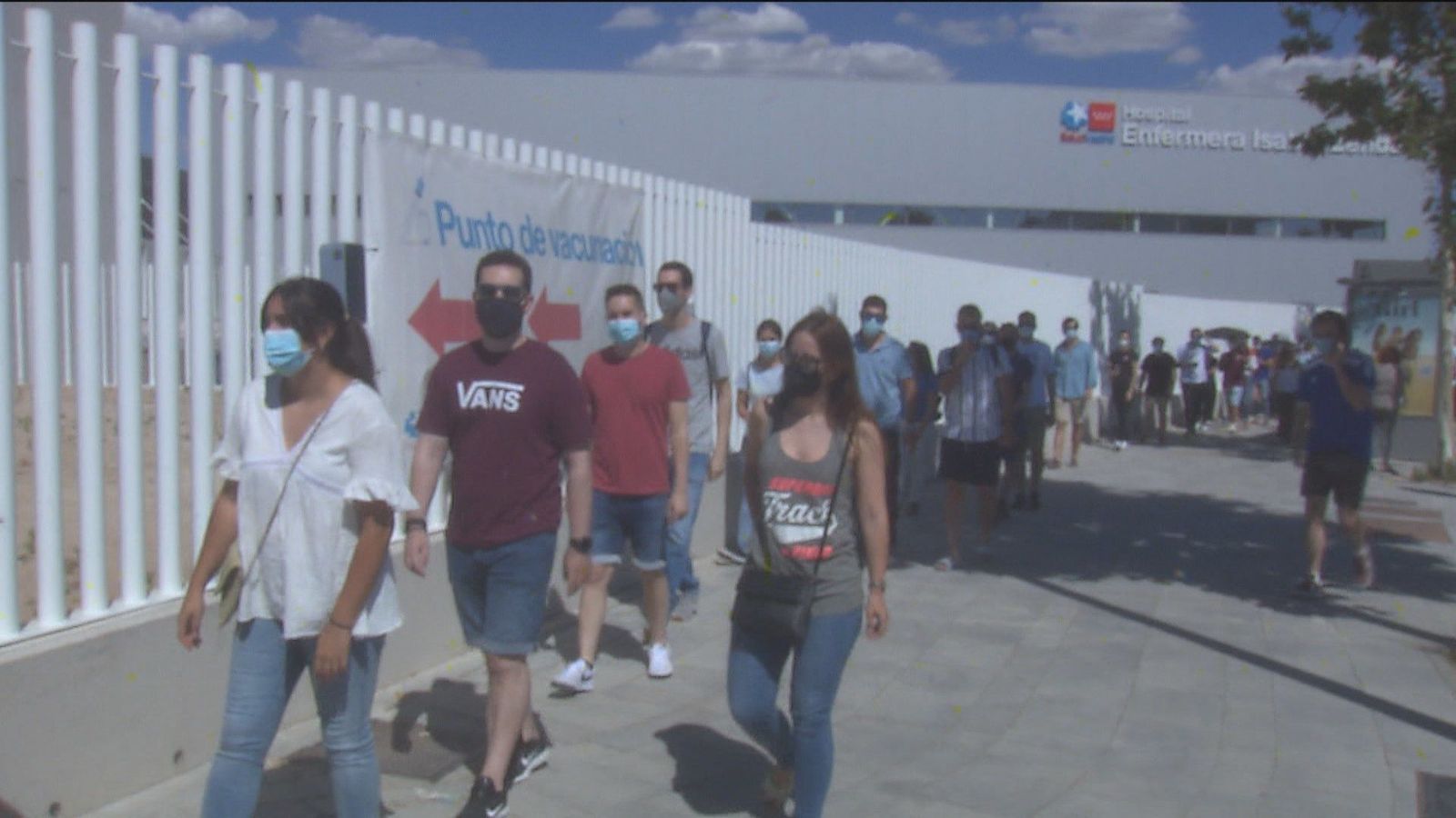 Quejas por las colas y la falta de información en el Zendal