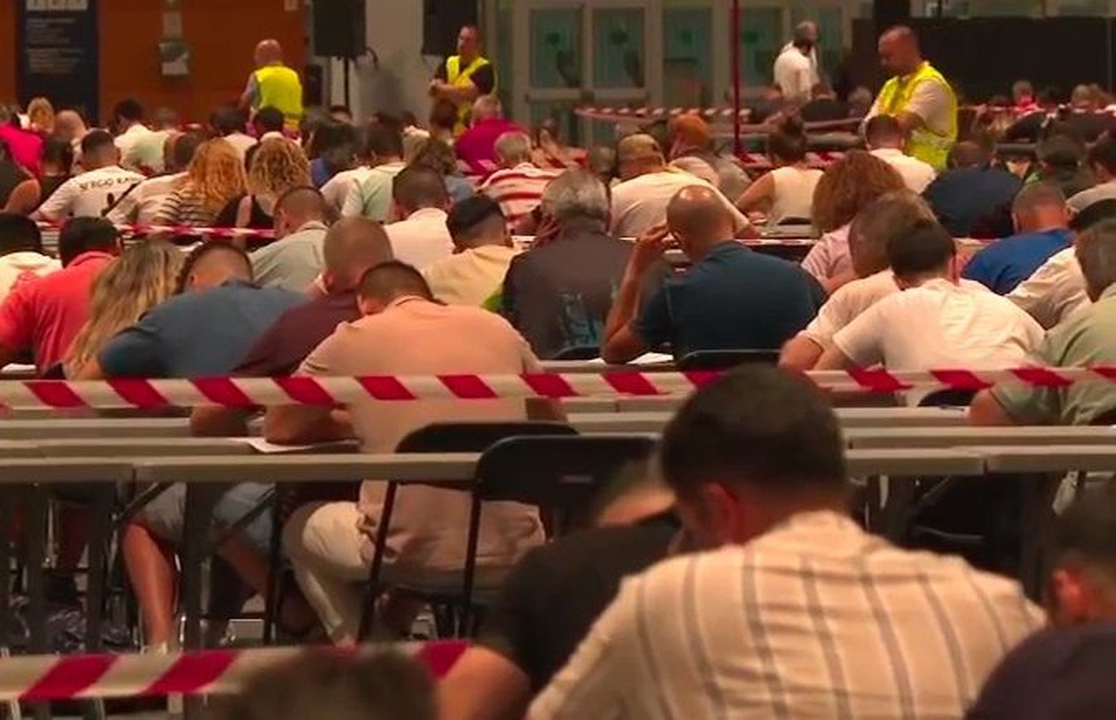 Más de 1.600 aspirantes se examinan en Ifema para convertirse en conductor de EMT Madrid