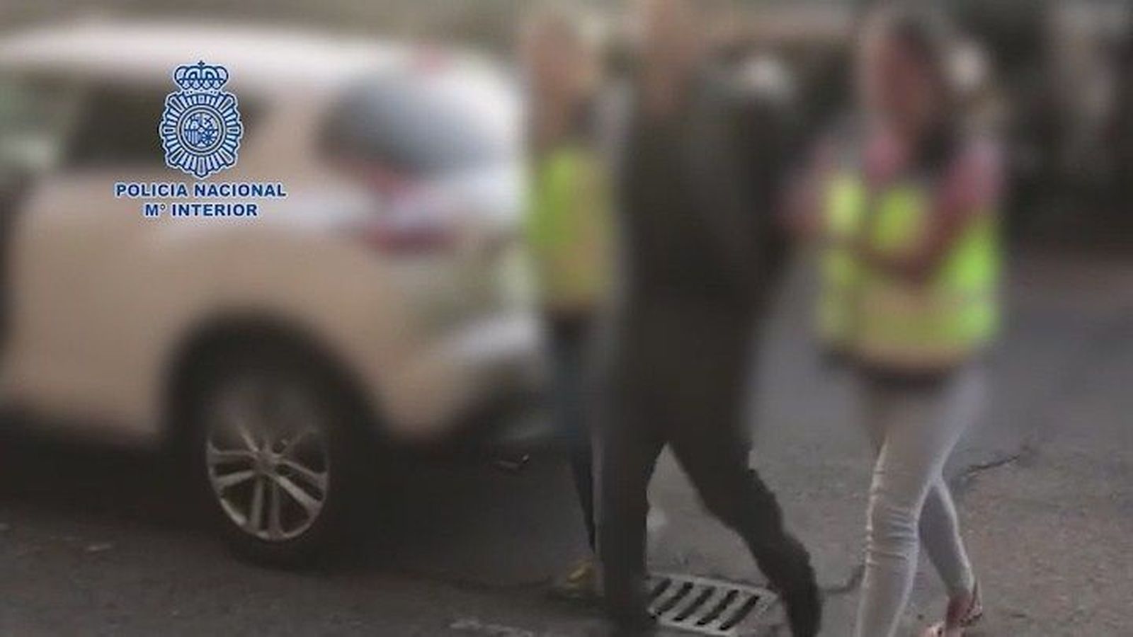 Detenido en Barajas un hombre que había sustraído a su hija para llevarla a Argelia