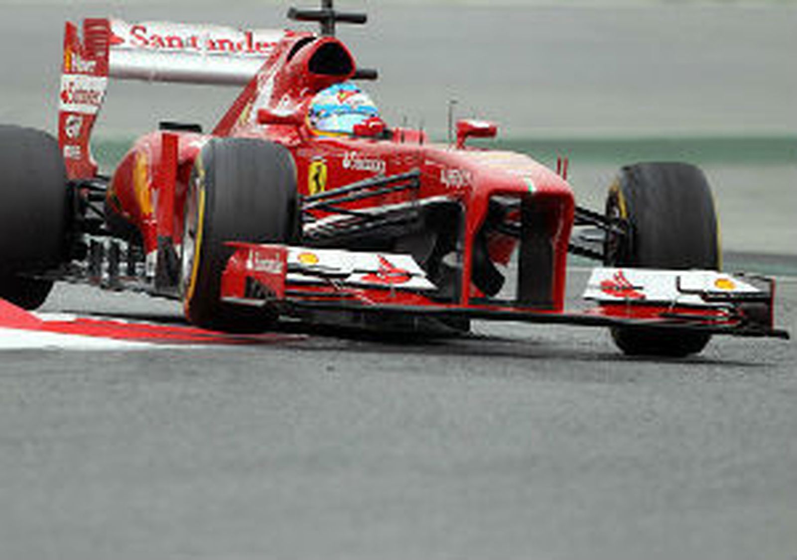 Fernando Alonso entrena en Montmeló