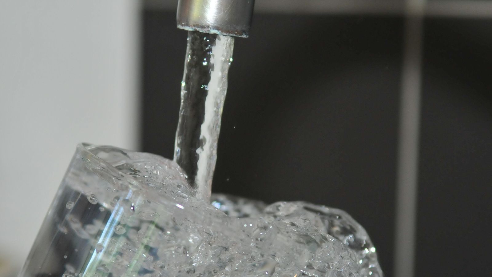 El Canal de Isabel II sube 50 céntimos al mes las tarifas del agua de Madrid