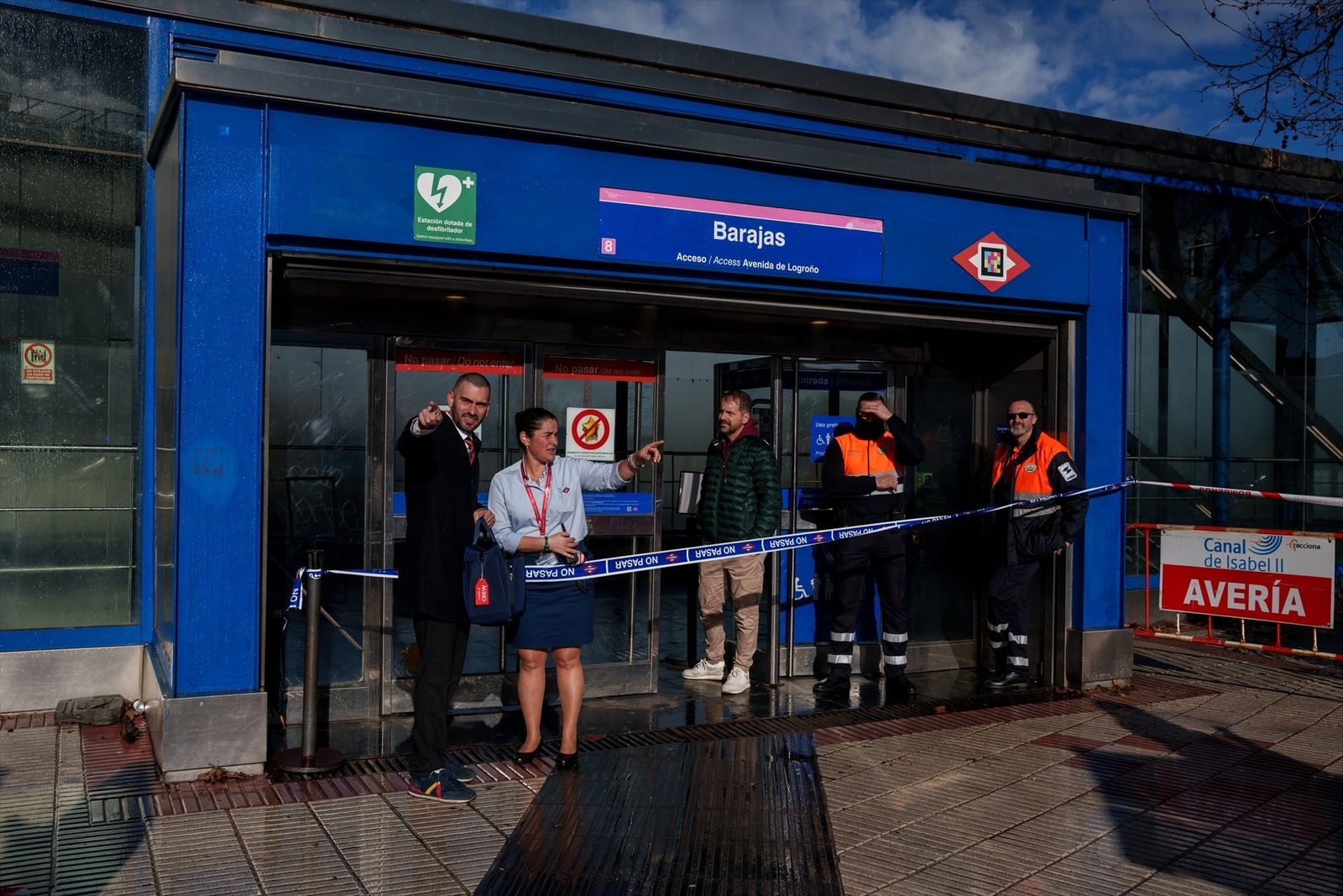 Exterior de la estación de Metro de Barajas, cortada al público